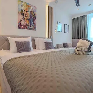 Schillerapartment Hof, Kueche, 24h Digital-checkin, Parkplatz, Wlan250mbit Apartment