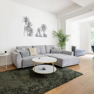 Global Living - Design I I Beamer I Kitchen I Terrace I Berlin